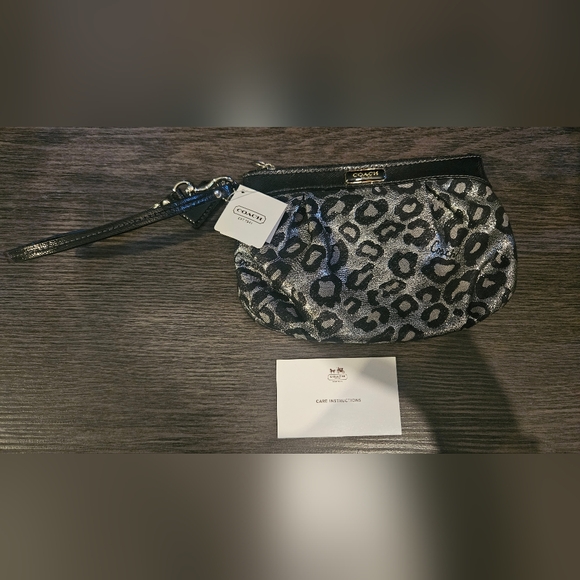 New With Tags! Cheetah/ Leopard Print COACH Wristlet/Wallet Silver w/ Black - Picture 2 of 11
